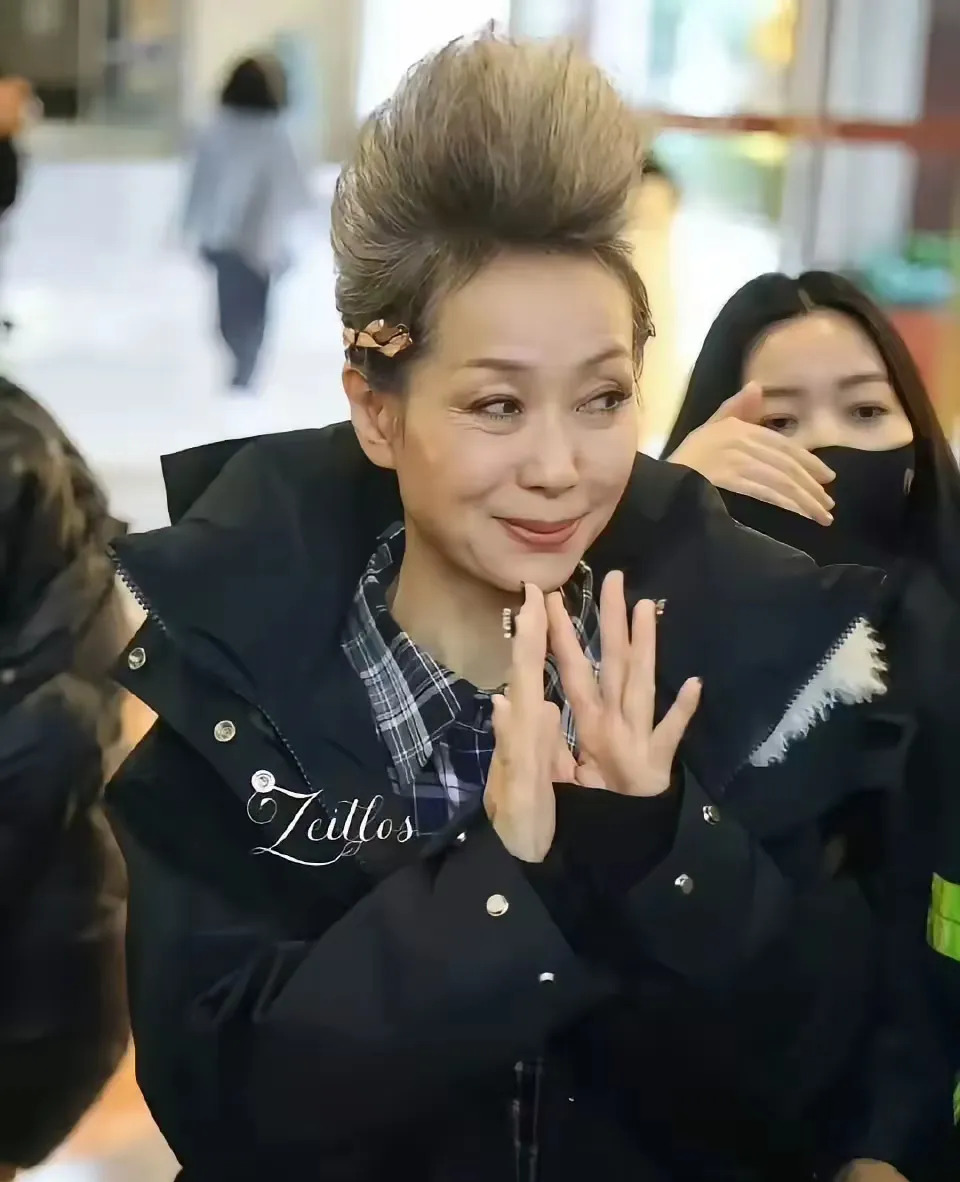叶童参加浪姐后悔了吗











什么？叶童竟然后悔上浪姐了？她一把鼻