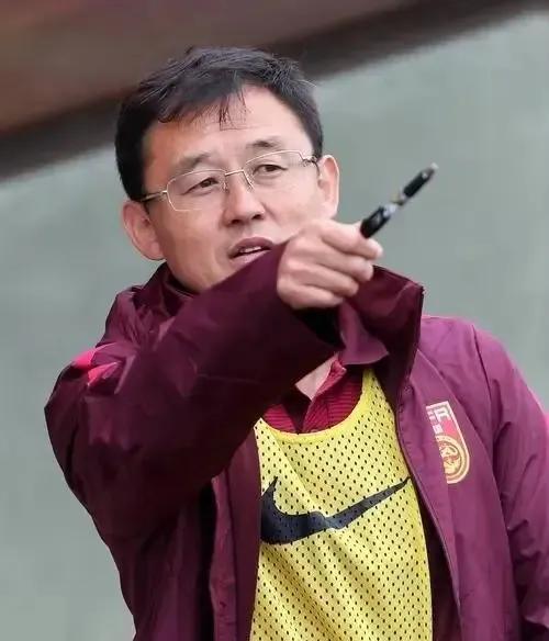 孙继海退役后早就铺好后路！！
1；足球生涯赚了大概1.5亿元；
2；球员时期国家