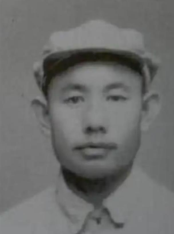 一群志愿军战士在撤退时，猛然发现眼前这狭隘的小山谷里，竟突然出现成千上万头美军，