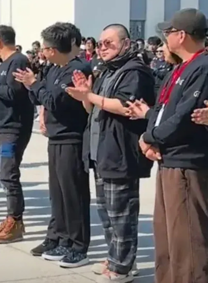 《流浪地球3》的开机仪式上，我们看到了一个熟悉的身影。他如果在影片在扮演一个叫汤