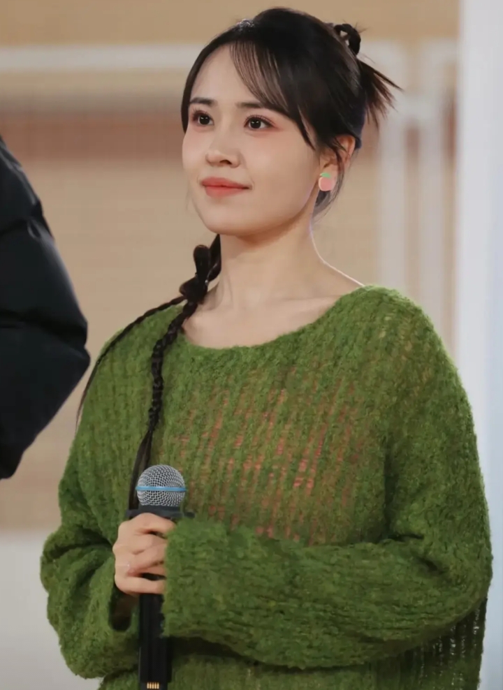 房琪是个狠人，从她之前说的3句话就可以看出来。
 
第一句：热血不是鸡汤，是激励