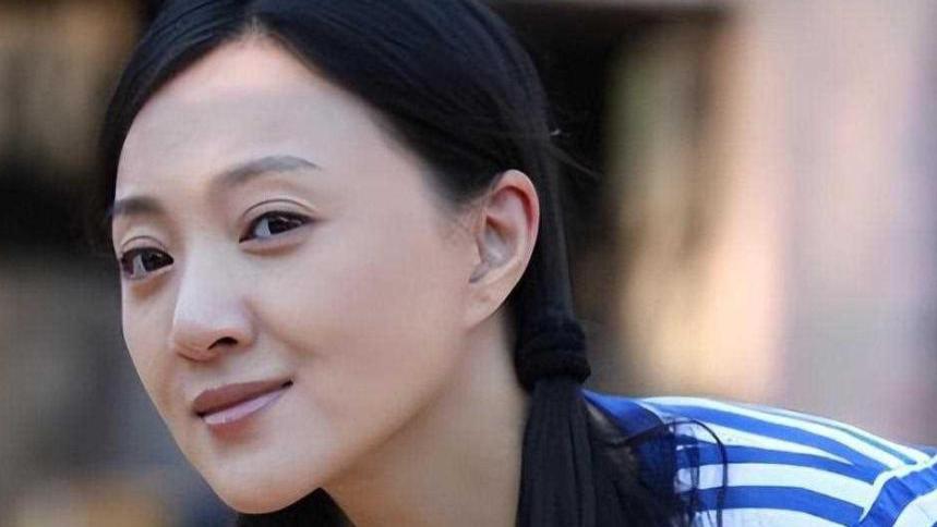 从春晚顶流到公益先锋，金玉婷用半生诠释了何为“破茧重生”