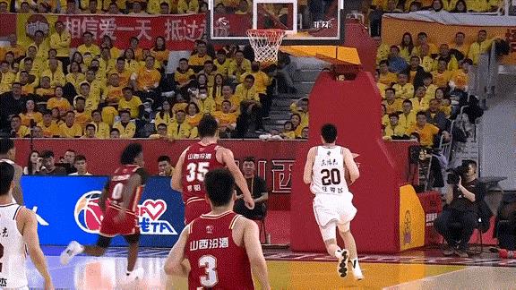 #cba# 这是废人动作啊，古德温什么行为。
面对广东任俊杰的上篮，山西古德温在