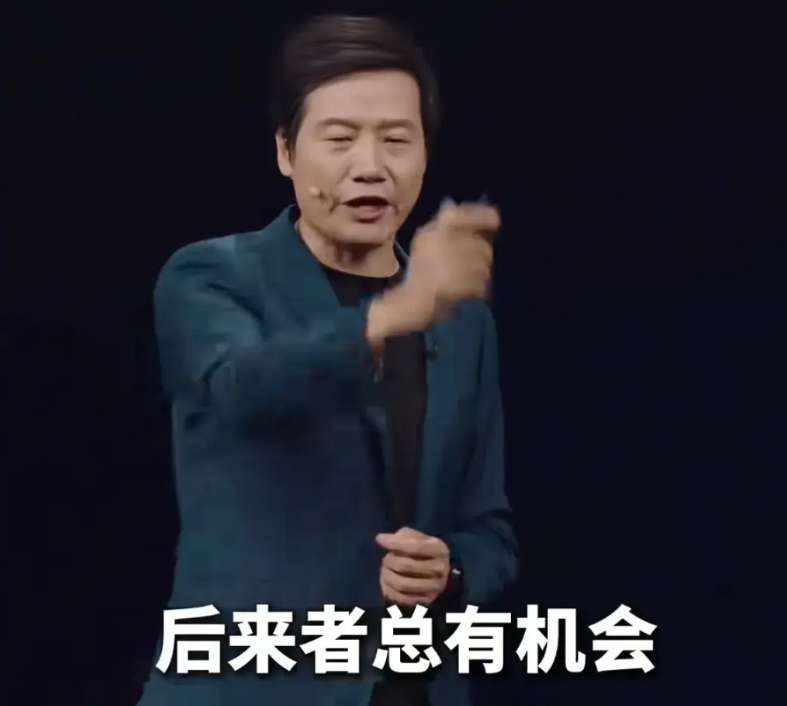 山呼海啸般的攻击，依然没有击垮雷军。我想，这就是这个男人的独特之处。

从金山到