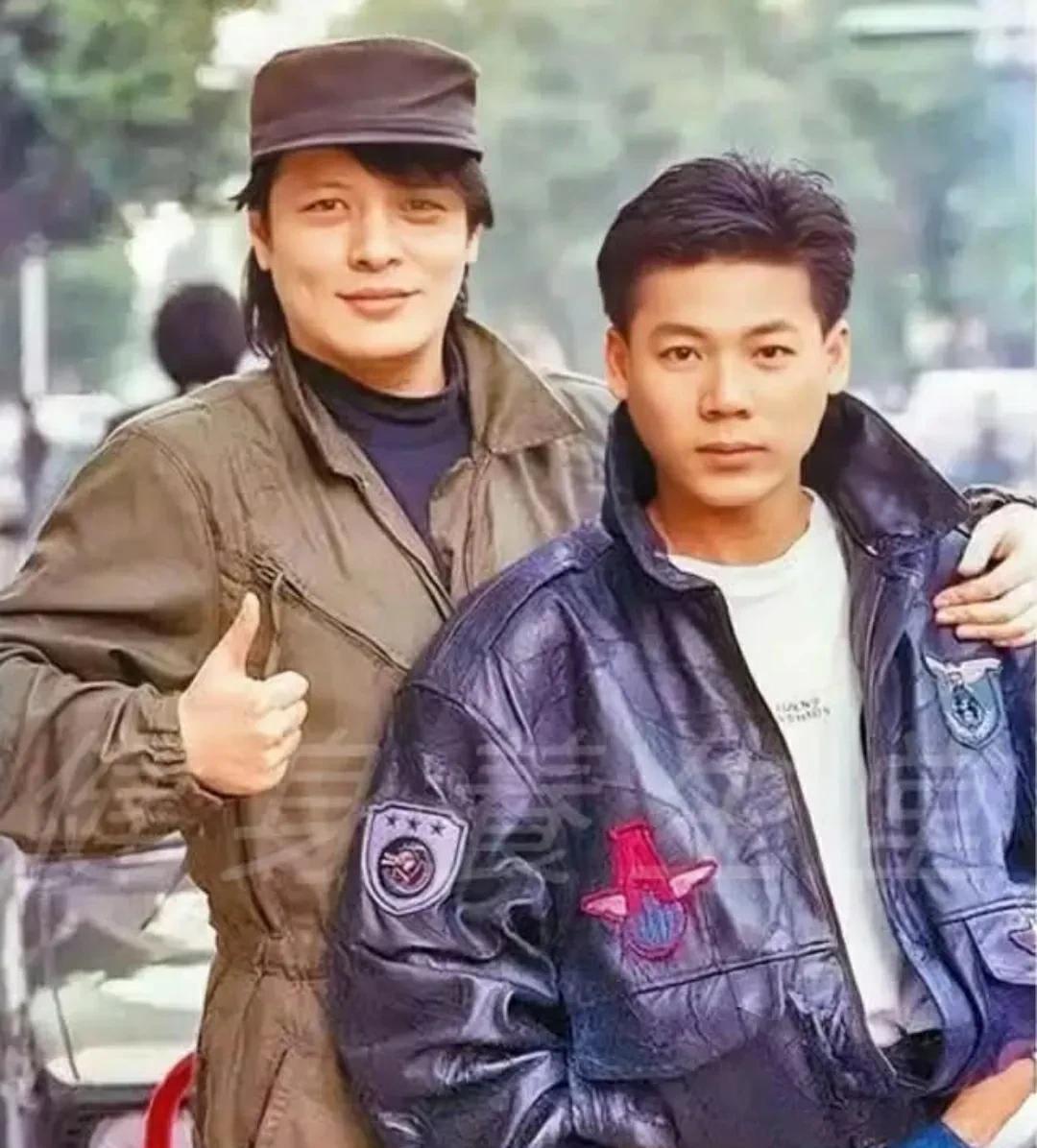 巫启贤年轻时也是猛男
