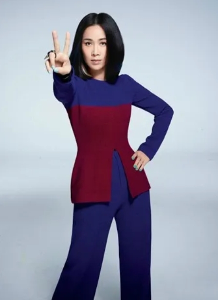 有一次聚会，蒋雯丽给大家带了腊肉和红枣，本想让大家开心一下，没想到那英却来了一句