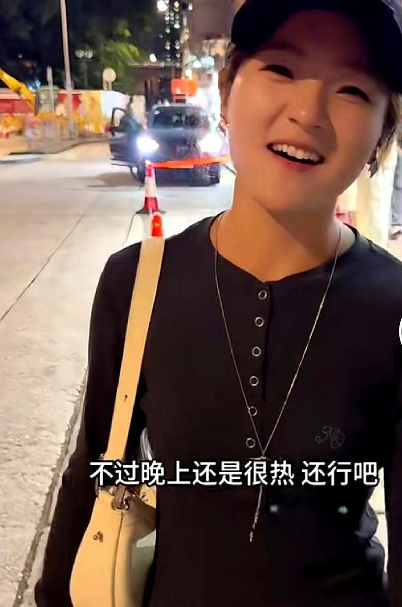 沉默是刀，九儿用它切开所有噪音。
她没去辩解原生家庭，也没给镜头一滴眼泪。转身，