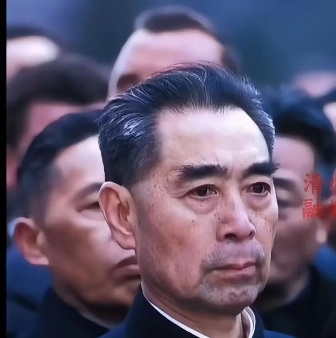 我就不信还有人看到伟大总理，不肯送上一束花，不肯留下一颗爱心，不肯为他说一句“致
