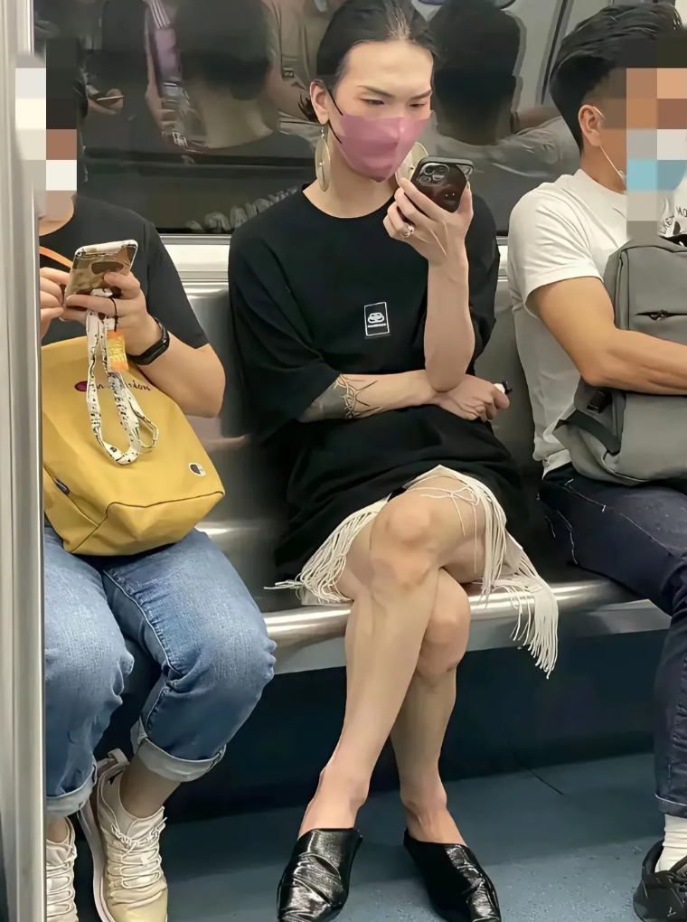 我滴个天哪！一时间没分出是男是女