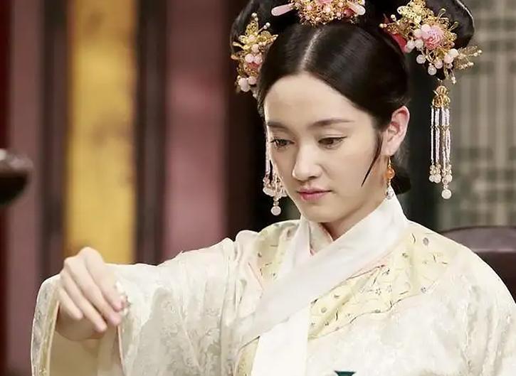 1880年1月25日的深夜，高官谭钟麟的府中传出一声声女人分娩时痛苦的大喊，谭钟