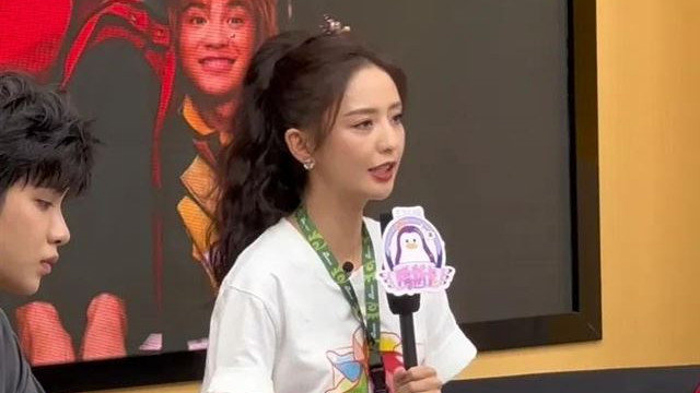 佟丽娅美腿高跟鞋，有种少女感！
