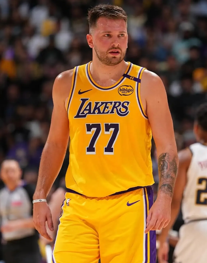 太陌生了！湖人115比146惨负公牛，赛后詹姆斯直接走进了更衣室。

攻防两端惨