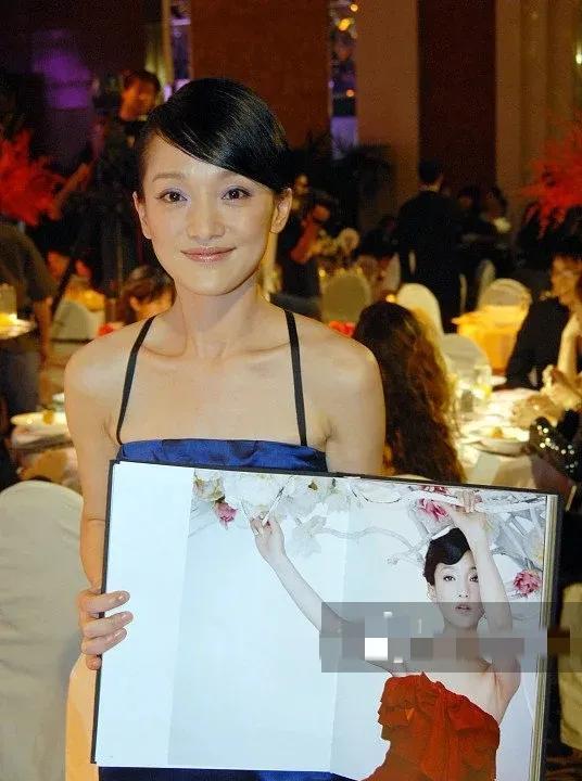 以前周迅真的美得像个精灵，好有灵气的长相。#周迅#
