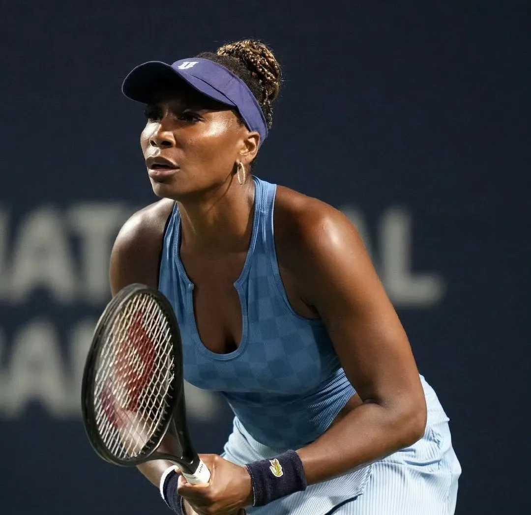 43岁大威还在打首轮！
球迷弹幕刷屏：她到底在坚持什么？
华盛顿500赛，大威对