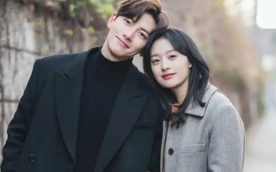 白月光回国后，替身申请三倍工资