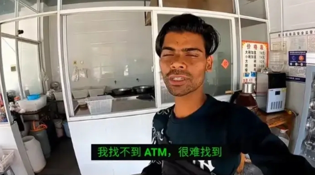 印度博主白嫖成瘾了，打车不想花钱，吃饭想免费，据说从老挝入境我国，一路上遇到好心