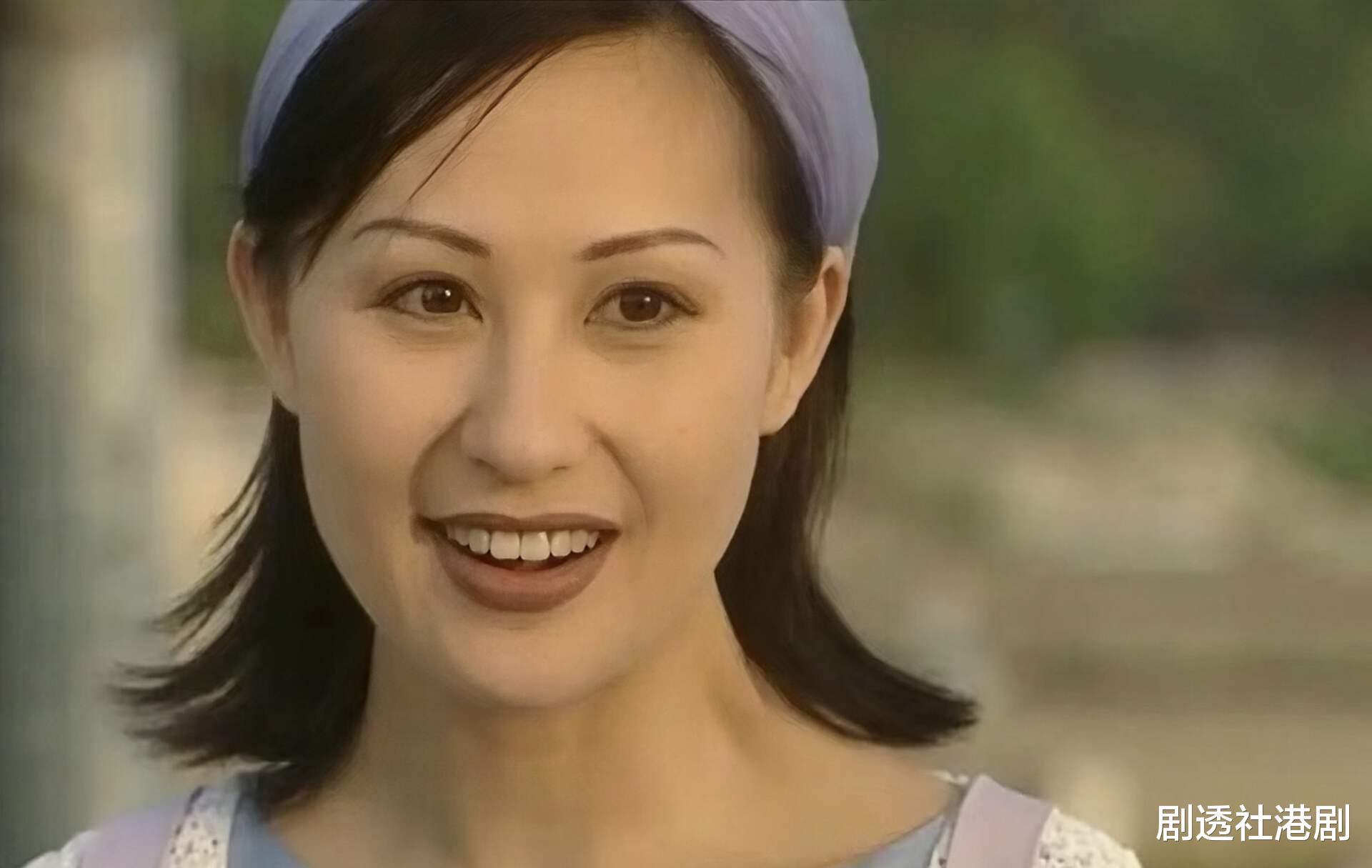 香港知名女星玩角色扮演，容貌大变似整容失败，网友直呼不敢认