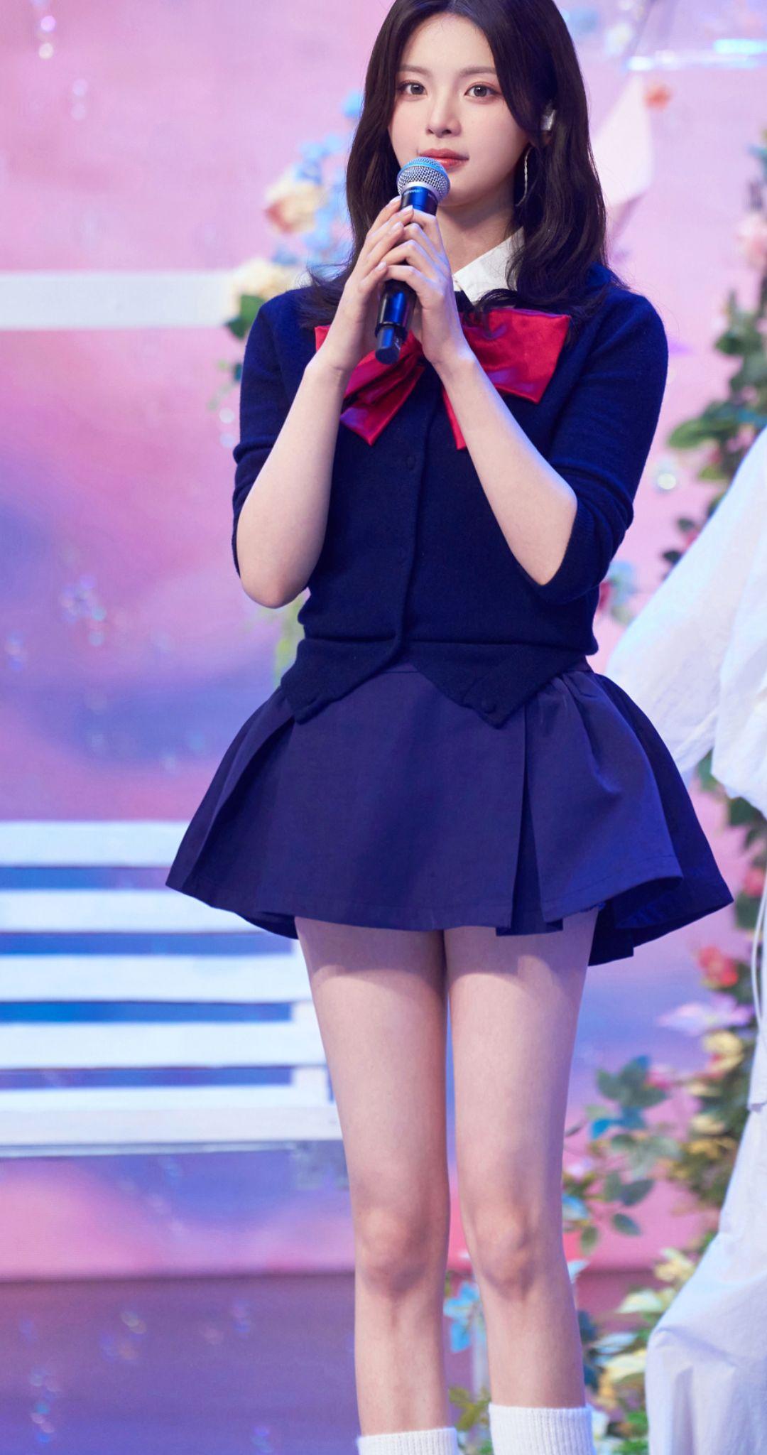 杨超越甜美学院风，青春又活力！🎀 你种草了吗？