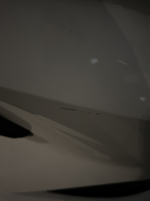 晚上掉头没把握距离右车头撞上人家A6了
赔了人家点钱，还好油门没踩重，现在我这个