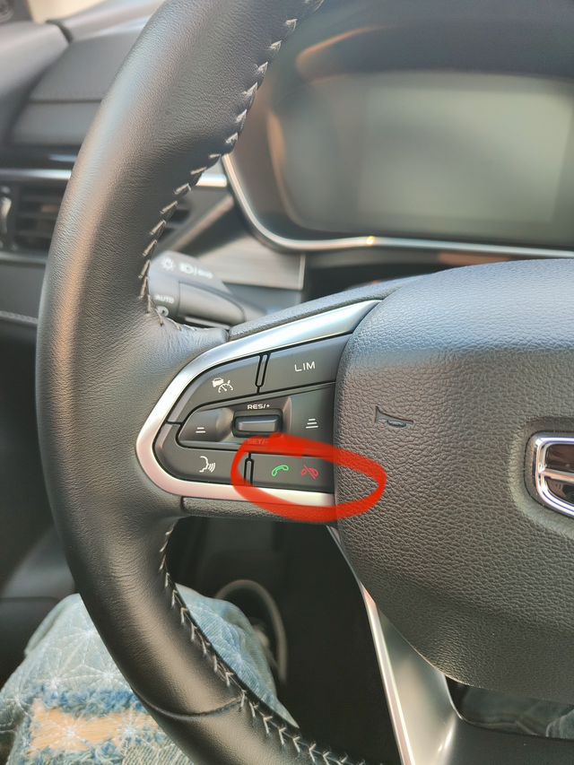 博越pro方向盘按键功能错乱
为啥按拨号按键有的时候会唤醒语音助手。有没有遇到过