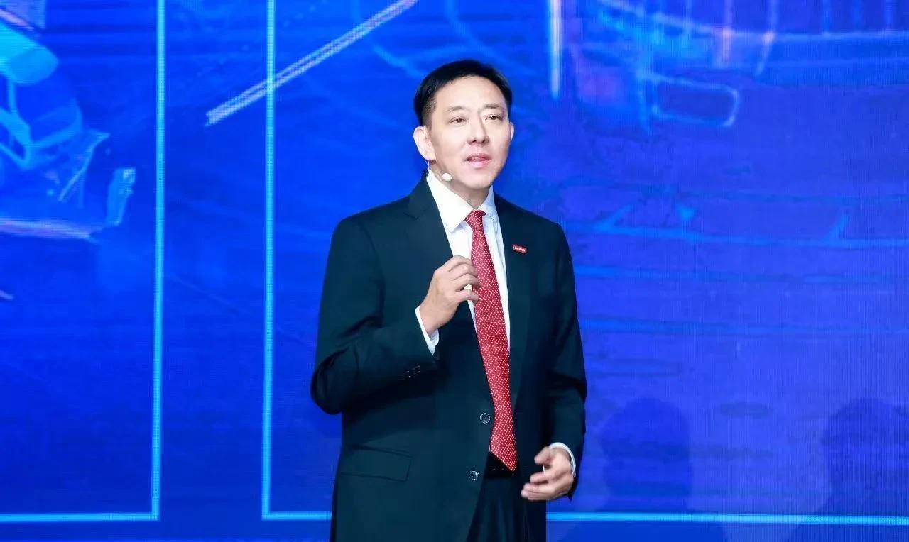 人人拥有智能体的时代来了。6月18日，联想刘军在2025世界移动通信大会MWC 