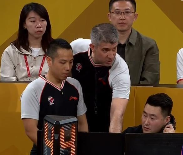 如果CBA公司早点引入欧洲裁判，在季后赛开始就引入欧洲裁判执法，那么我想上海队和