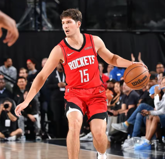 阿门的投篮谢破德的防守哪个伤害大
现在问题被放大的原因就是俩人用反了。你把球给谢