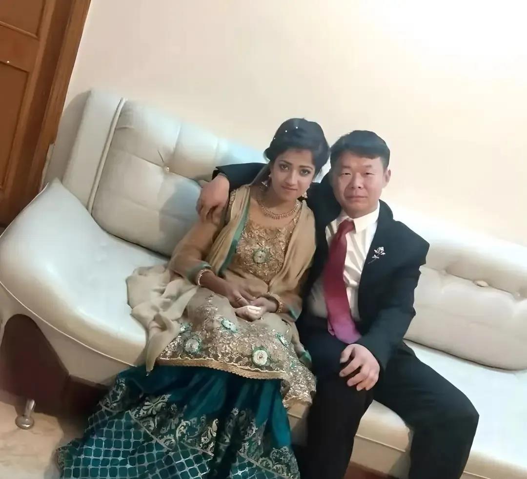巴铁媳妇向她的中国丈夫提出要买汽车，还撂下话，要是不买，她就回娘家，不在中国继续
