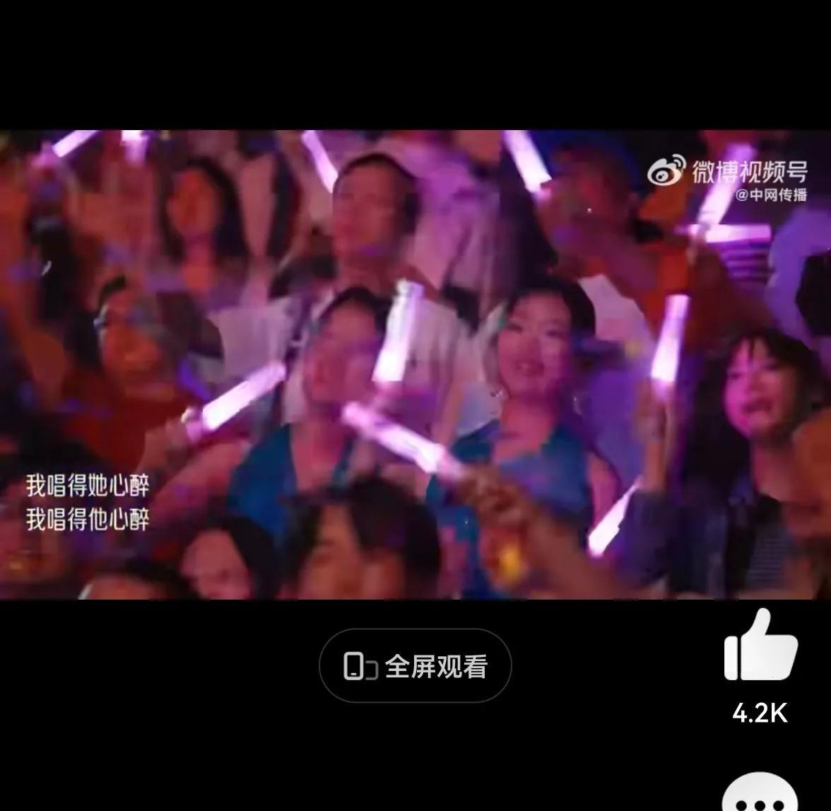 单依纯竟将《TA来听我的演唱会》改成了粉丝回忆录！在预热视频里，她把十年歌迷的故