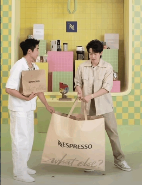 奈斯对王楚钦太用心了， 特别是给的伴手礼不像给一个人的！

知道王楚钦的习惯后，