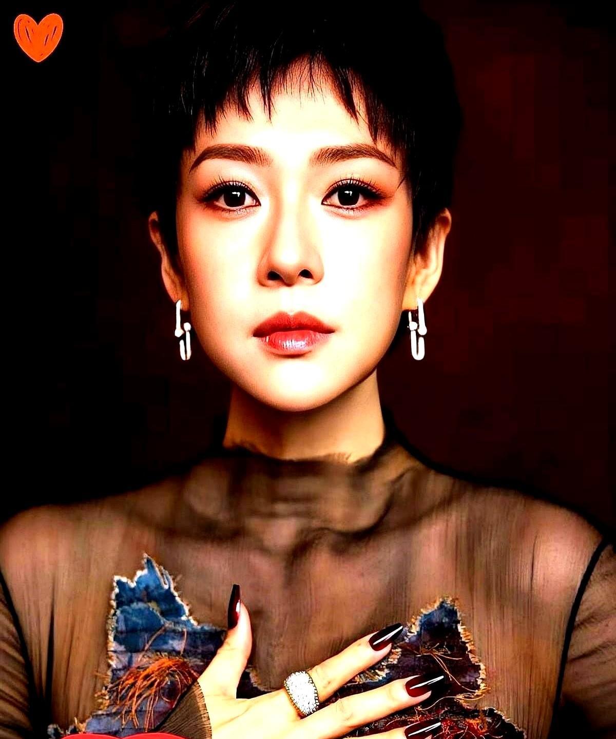 我表妹亲眼见过章子怡，她说了一个大实话，说章子怡根本不是电视上看到的那样。
你们