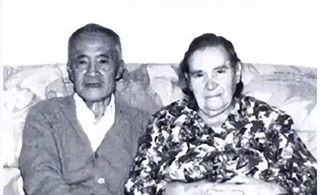 [太阳]1997年，中国银行内部查账时，竟发现周总理账户，在30年前存了1.2万