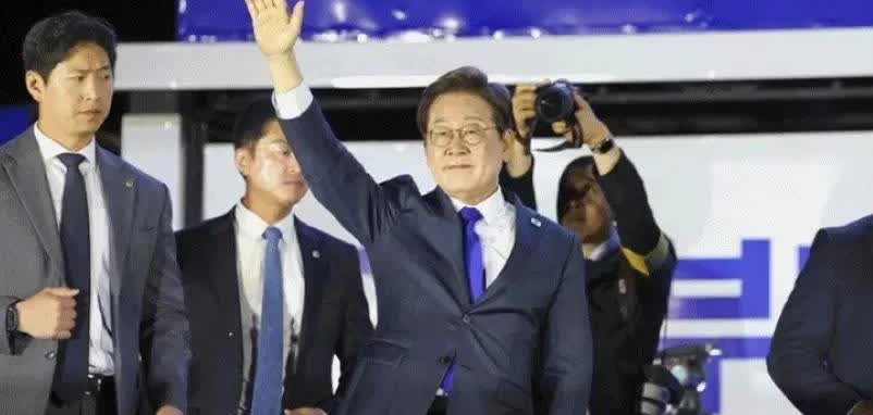 7月22日，韩国改口了：
韩国前任总统尹锡悦听美国听，美国让韩国干什么，韩国就