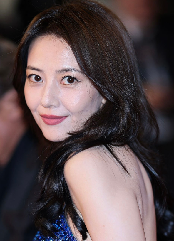 意大利这一夜，37岁刘亦菲秒了28岁Lisa，才知清爽和油腻