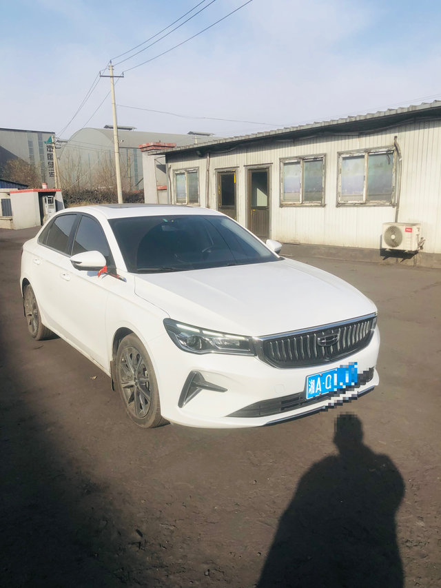 依旧那么好看
到现在刚好一年，总体驾驶感受还是不错的，油耗目前7.1