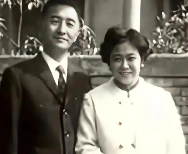 1988年，台湾老兵带着妻女回大陆看望原配妻子，没曾想，等了他50年的原配妻子，