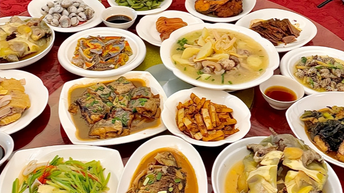 一桌菜看清婆家人心，儿媳：终究是外人！