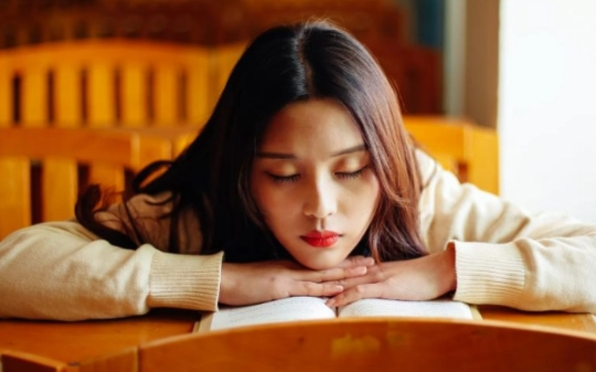 我用十年药膳救丈夫儿子，他们却嫌我难闻，离婚后他们咳血瘫痪了