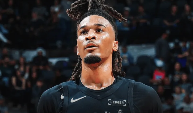 NBA常规赛，马刺主场120-125不敌勇士。
全场比赛，马刺后卫斯蒂芬-卡斯尔