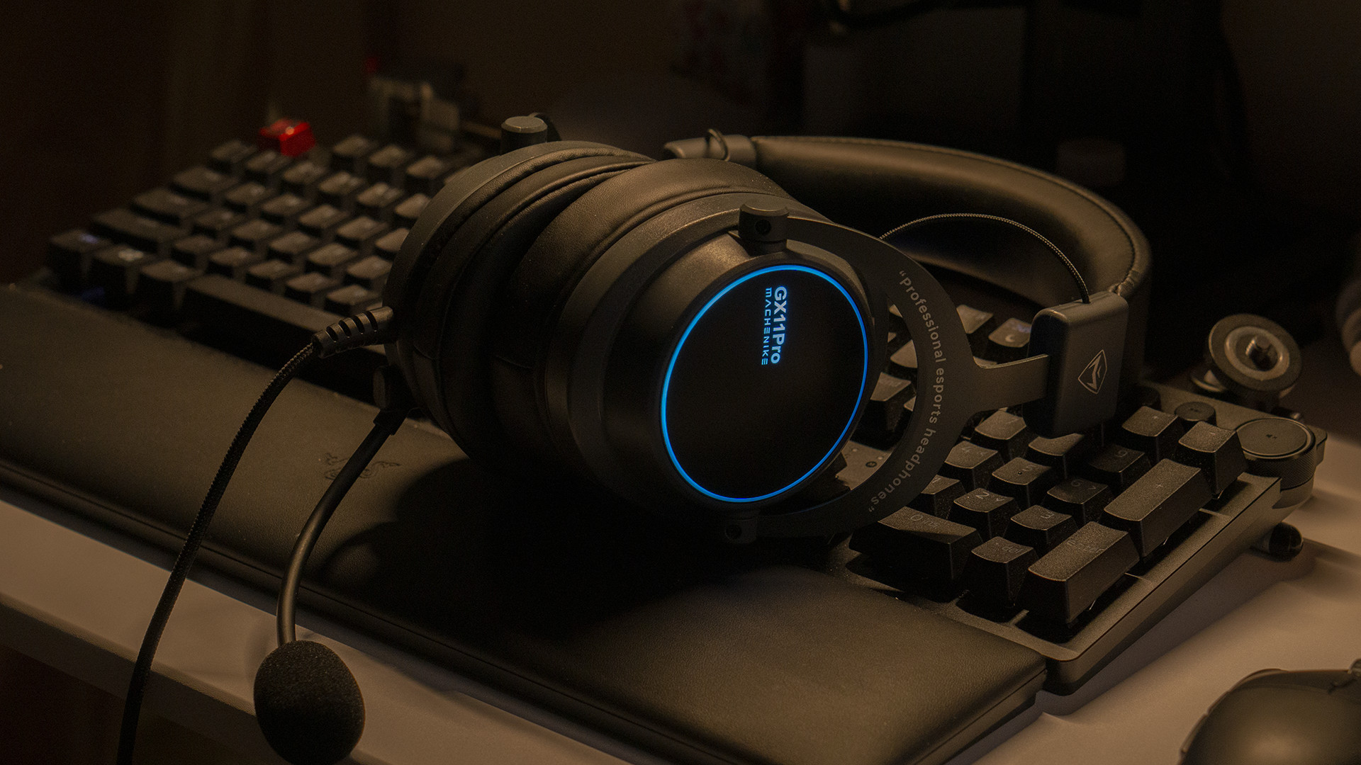 FPS电竞专属耳机来了！感受子弹横飞时刻，机械师GX11Pro实测！