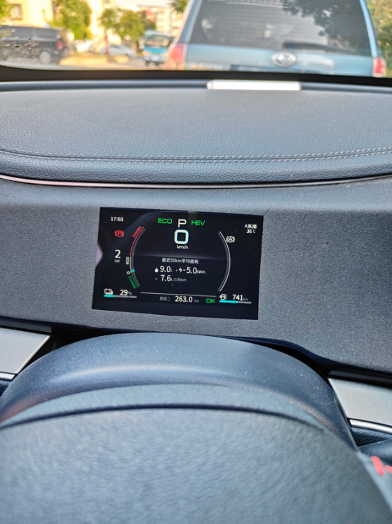 秦这油耗真无语，夏天亏电跑开空调，表显7.6个油，一箱油也就600公里，这是加满