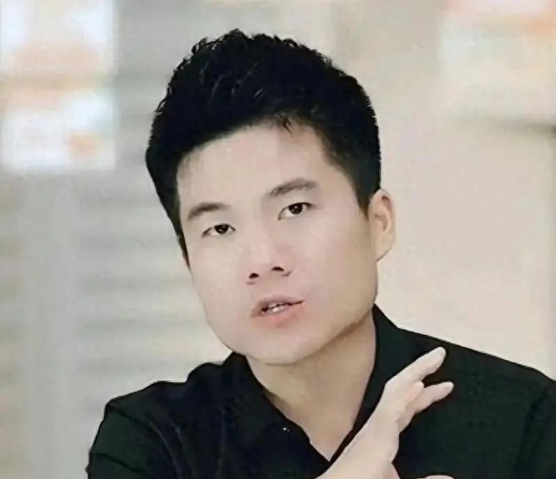 人民日报评论董宇辉获奖之争！言辞尖锐，令多少郎咸平们羞愧不已。
当带货主播董宇辉