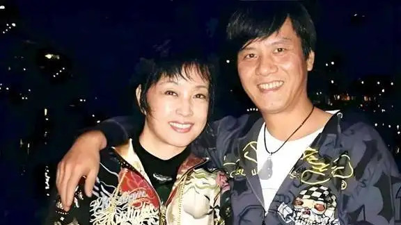 刘晓庆怼翻李银河！“零亲密婚姻今天就离”，70岁被等30年的男人宠成这样