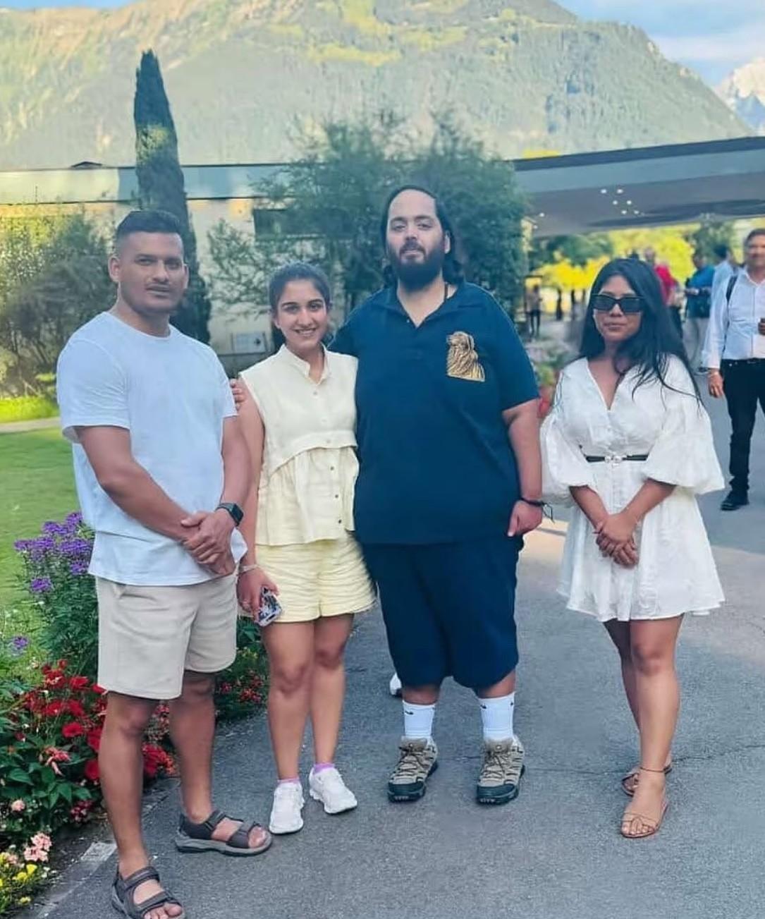 刷到印度首富小儿子和小儿媳在瑞士的照片，俩人站一块儿是越来越有夫妻相了！
不过说