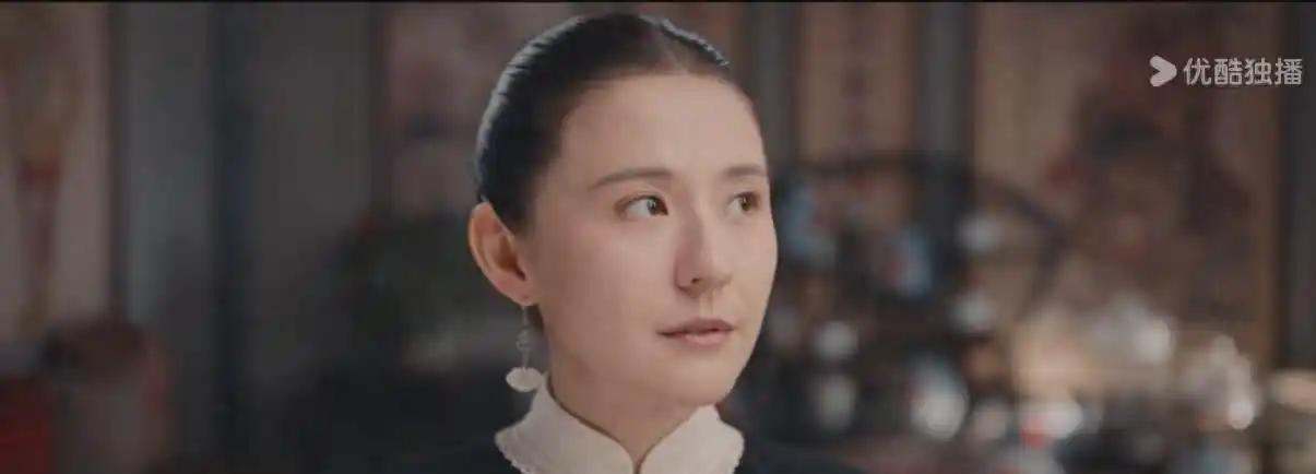 继续追剧《灼灼韶华》。
一夜之间，韶华家破人亡。如果没有哥哥的救助，自己也险些丧