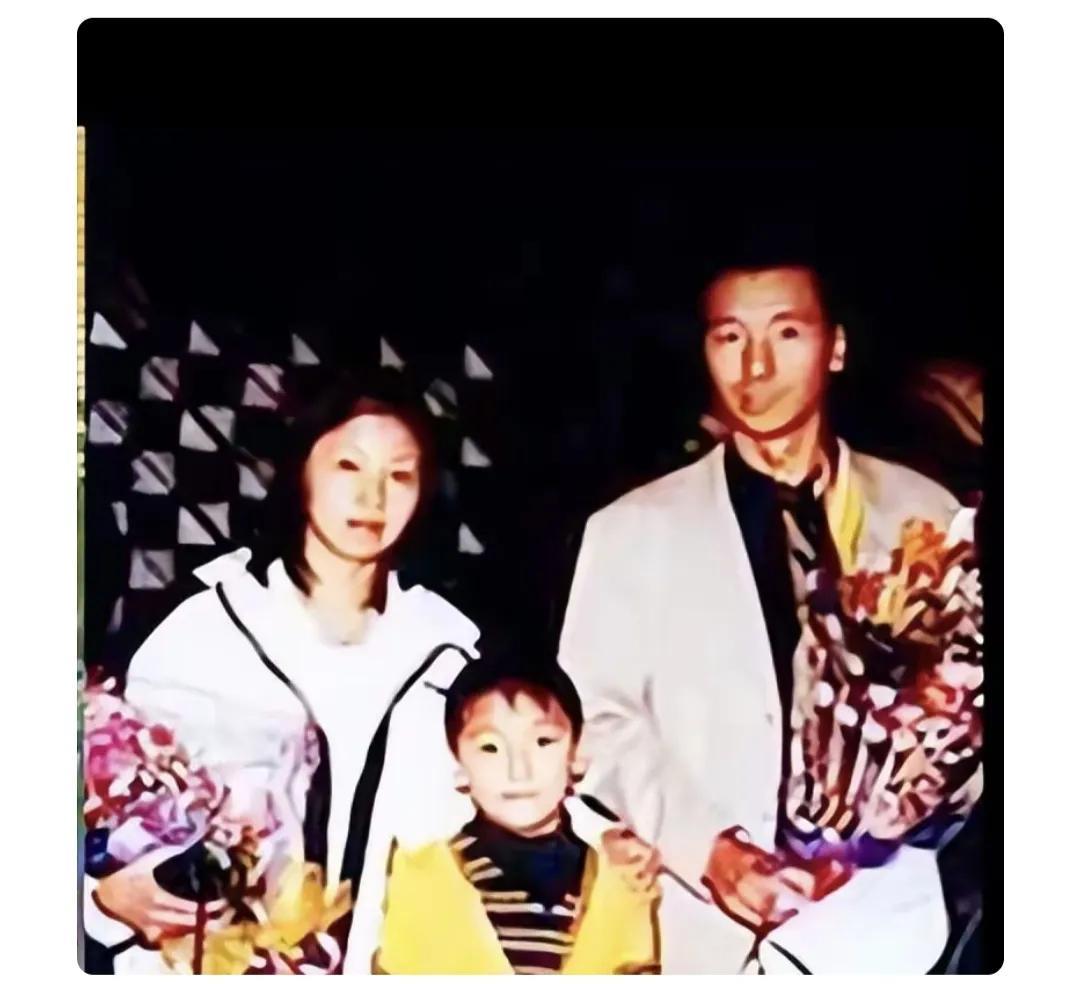事实证明，父母有人脉，子女自己不成器也用不上的。按理说田秉毅是中国羽毛球队的教练