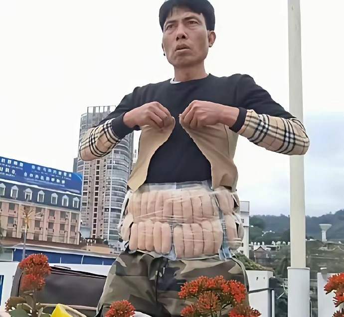 边境香肠走私，5块钱一根











---











这