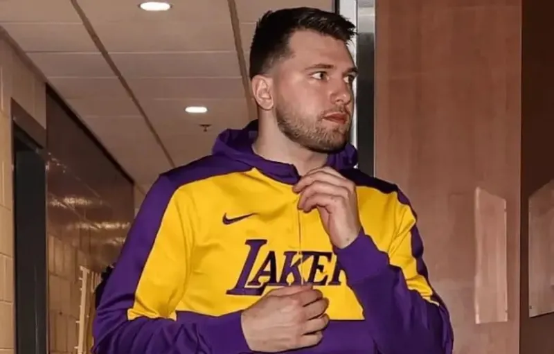 ESPN记者Tim MacMahon谈到了东契奇在湖人的未来。


“如果今年夏