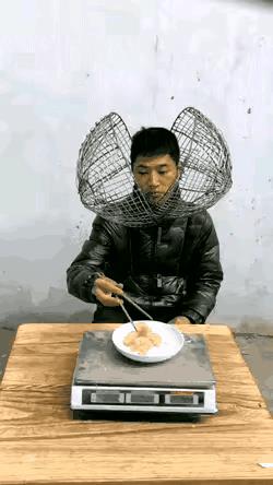 饮食超量和闭合装置相连锁，有效避免了因食用超量导致的肥胖或撑死的重大事故隐患。建
