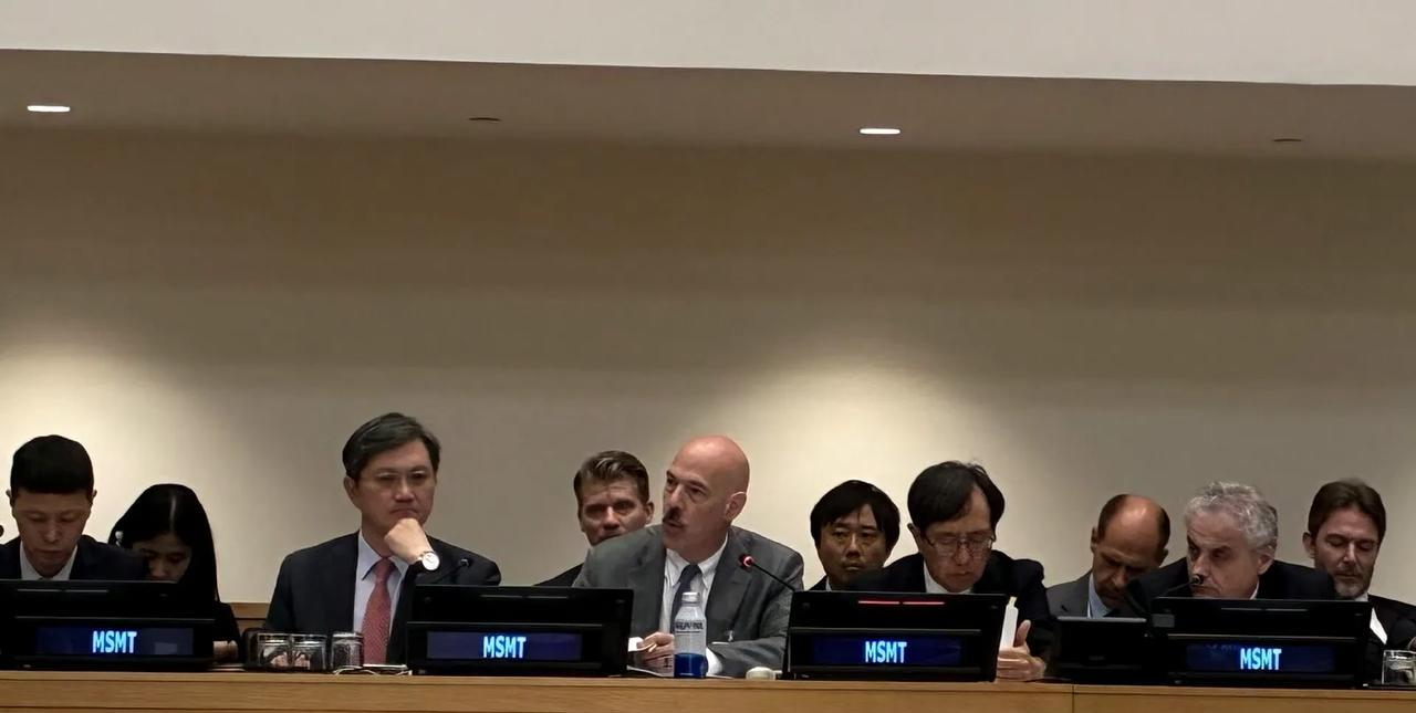 在联合国，美国国务院朝鲜和蒙古事务办公室主任塞思·贝利向联合国成员国介绍了多边制